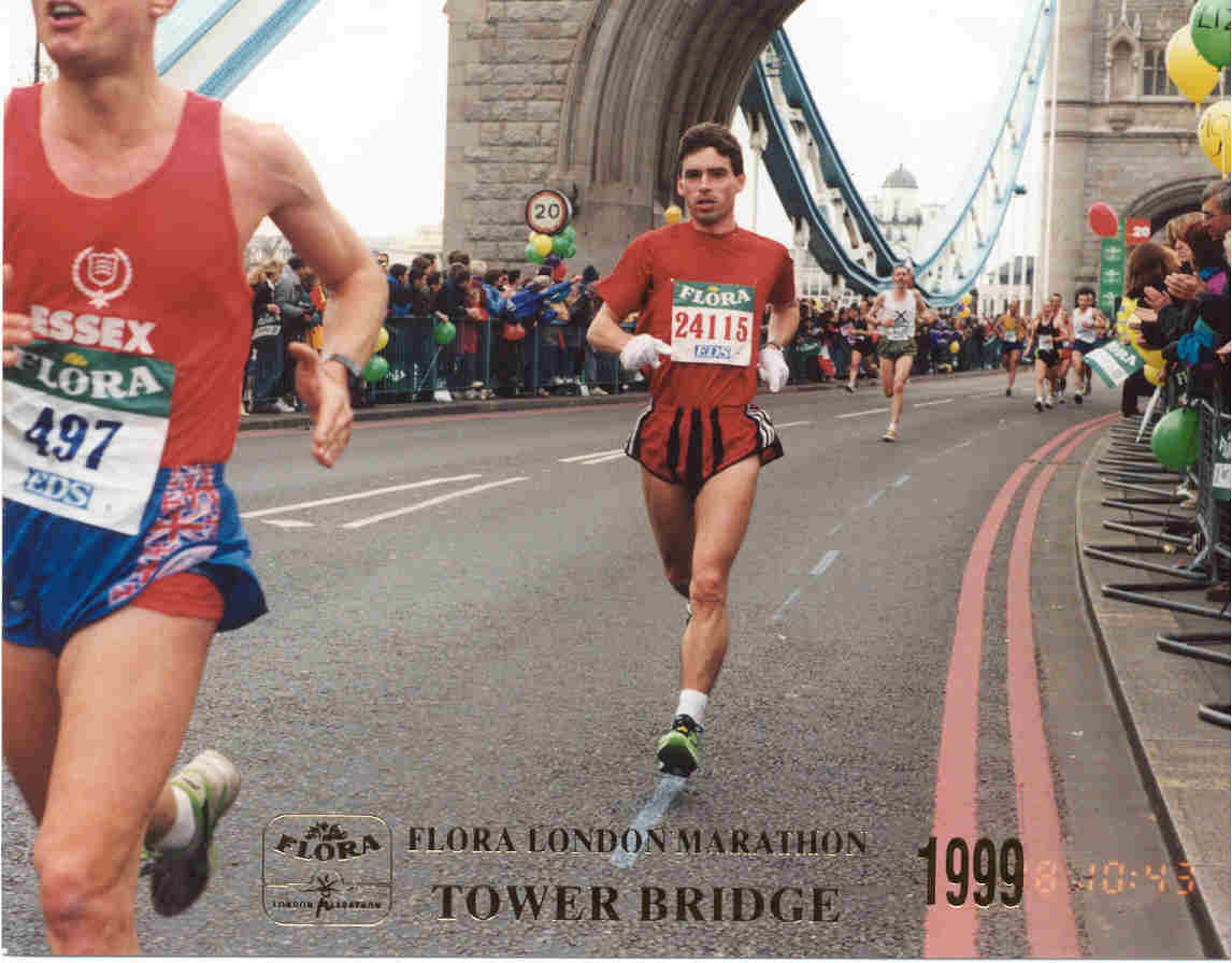 Ueberquerung Tower Bridge (km 20) London Marathon vom 18.04.1999  42,195 km in 2:38:02