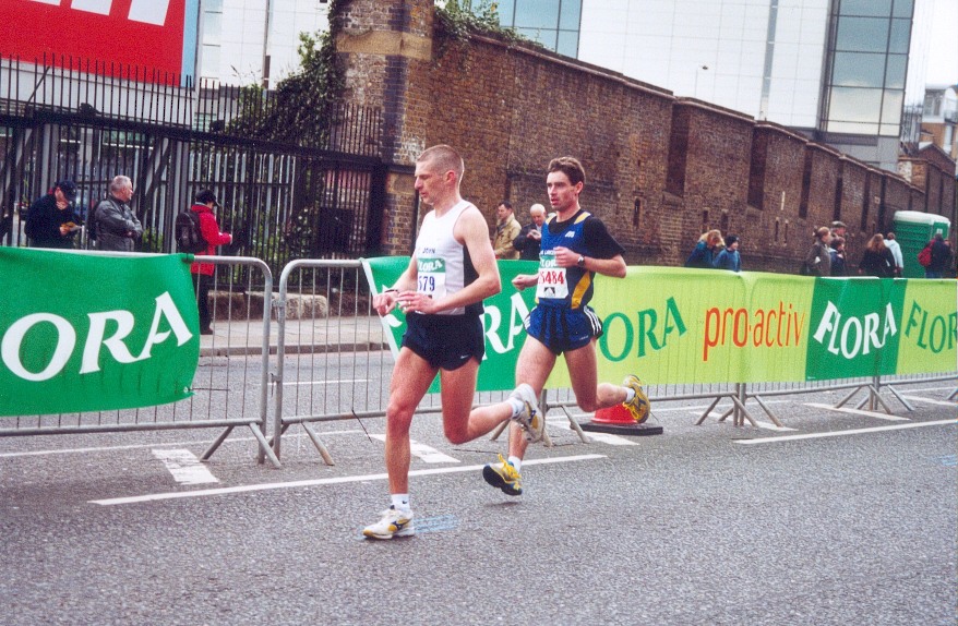 London Marathon vom 22.04.2001 (East Smithfield km 21)  42,195 km in 2:41:22