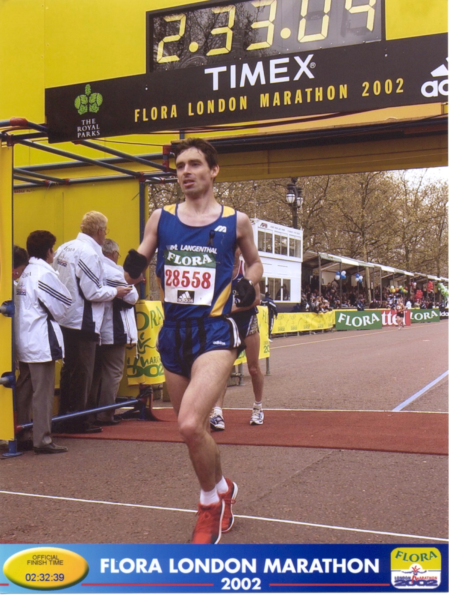 Zieleinlauf London Marathon vom 14.04.2002 (The Mall)  42,195 km in 2:32:39