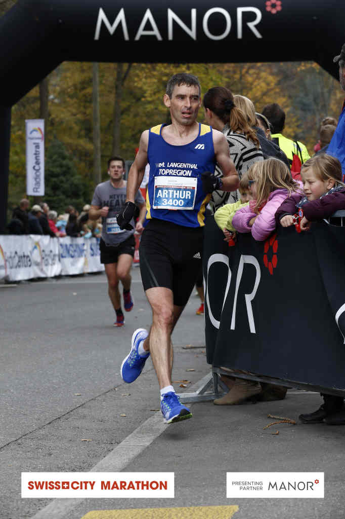 Swiss City Marathon Luzern vom 25.10.2015 21,1 km (Verkehrshaus vor Ziel)